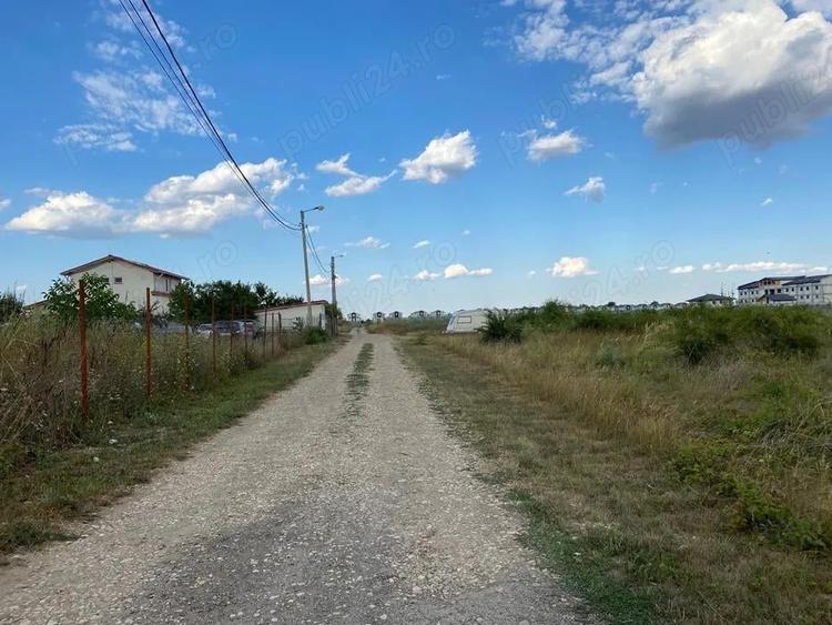 Teren de 800 mp, în Ferme