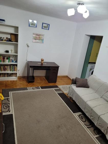 Apartament cu 2 camere semidecomandat în Democrației