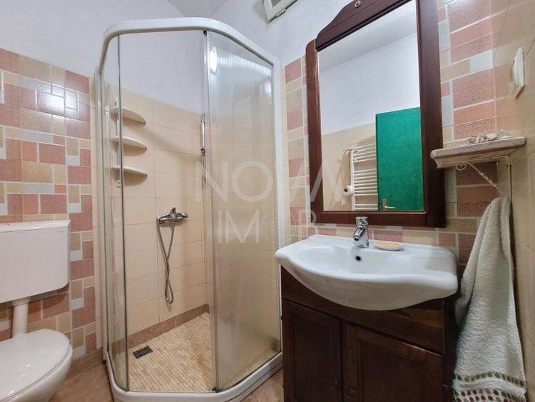 Apartament cu 2 camere nedecomandat, mobilat în Central