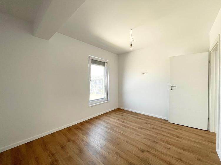 Duplex cu 5 camere cu Canalizare în Moșnița Nouă