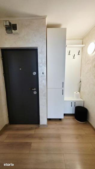 Apartament cu 3 camere semidecomandat în Podu Roș