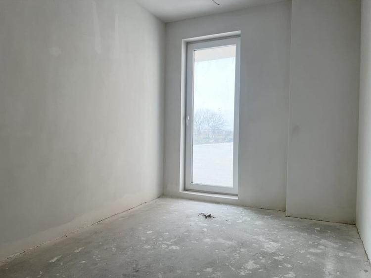 Apartament cu 3 camere decomandat în Torontalului
