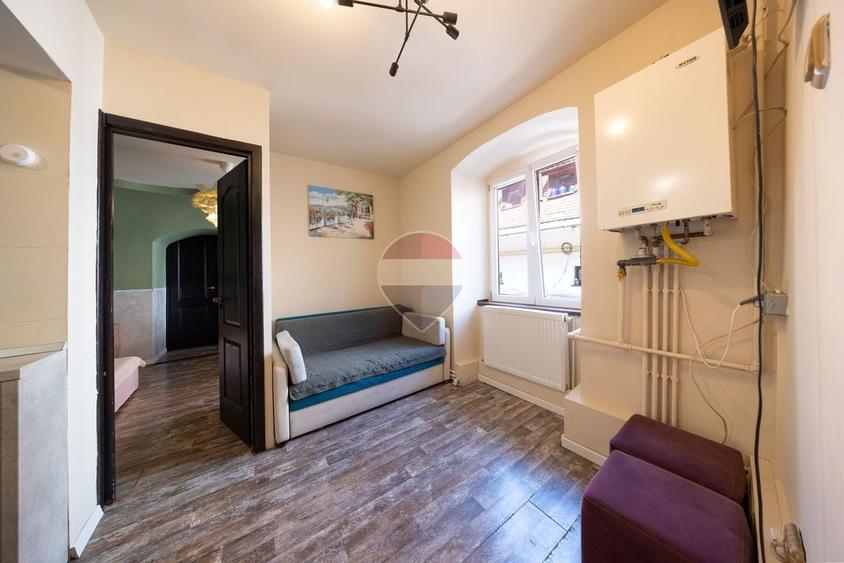 Apartament cu 2 camere semidecomandat, mobilat în Centrul Istoric