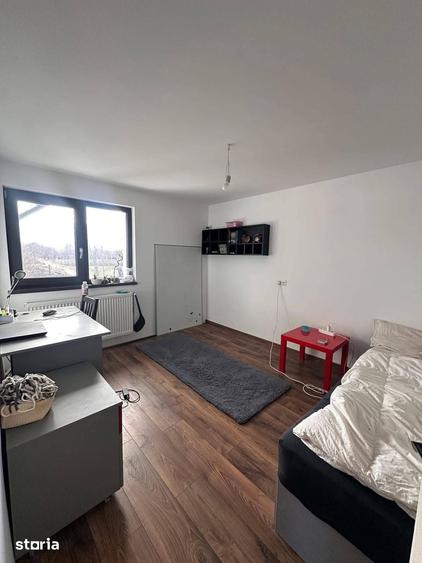 Casă cu 5 camere cu Teren 500 Mp în Central