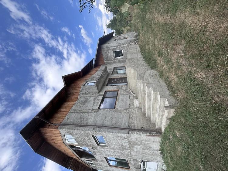 Casă cu Teren 1832 Mp în Glod