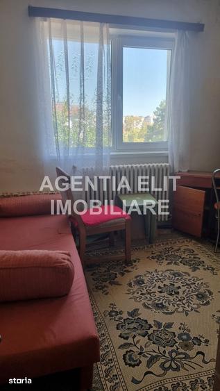 Apartament cu 3 camere semidecomandat în Central