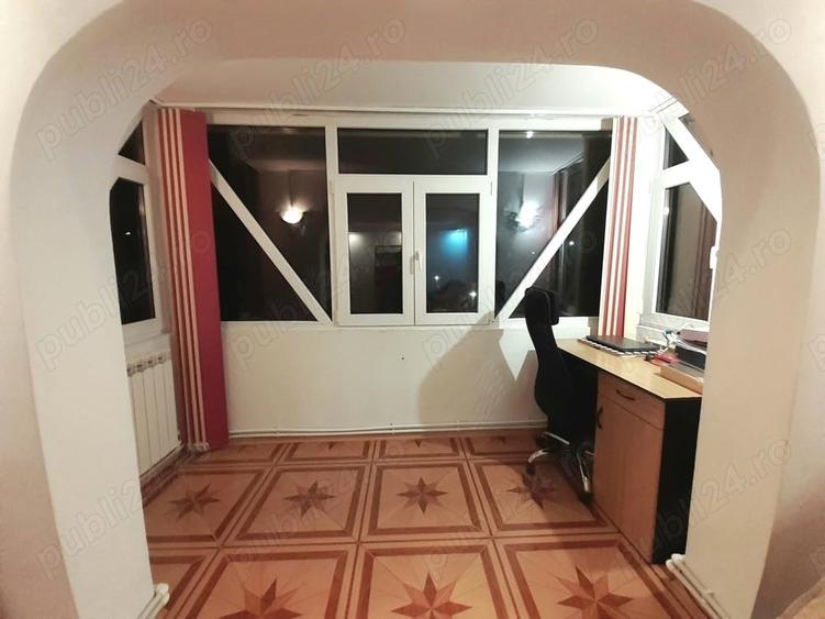 Apartament cu 3 camere decomandat în Berca