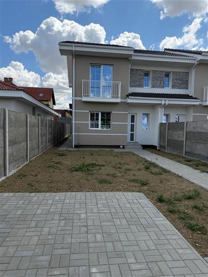 Duplex cu 4 camere cu Canalizare în Moșnița Nouă