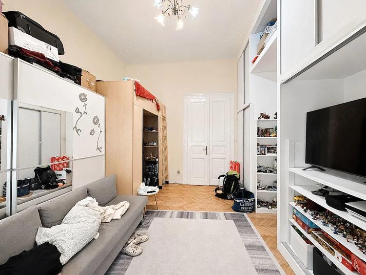 Apartament cu 4 camere decomandat în Central