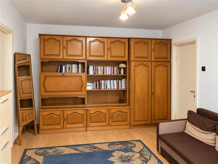 Apartament cu 2 camere semidecomandat în Astra
