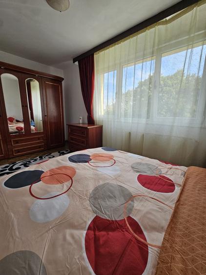 Apartament cu 3 camere semidecomandat în Astra