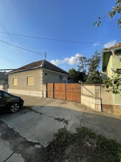 Casă cu 4 camere în Micălaca