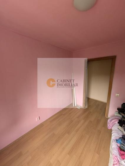 Apartament cu 3 camere semidecomandat în Gorjului