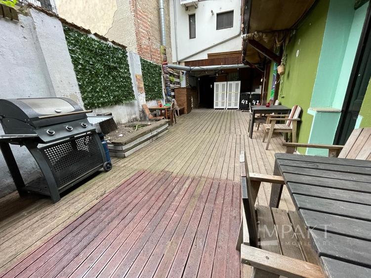 Casă individuală cu 14 camere cu Canalizare în Ultracentral