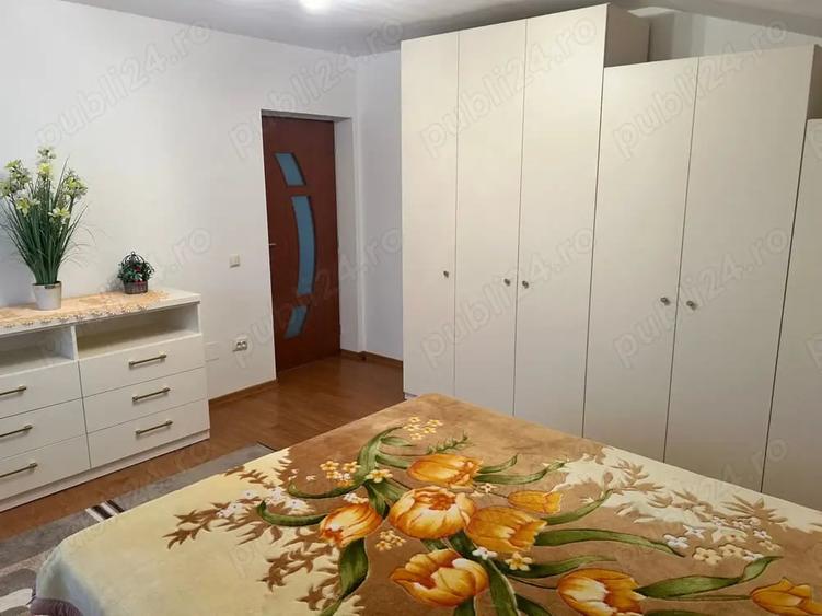 Apartament cu 4 camere decomandat în Nicolina