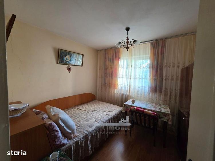 Apartament cu 3 camere decomandat în Alexandru cel Bun
