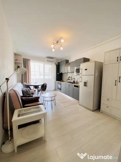 Apartament cu 2 camere semidecomandat în Central