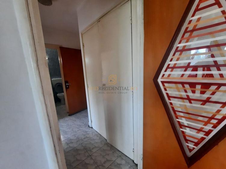 Apartament cu 3 camere semidecomandat în Berceni