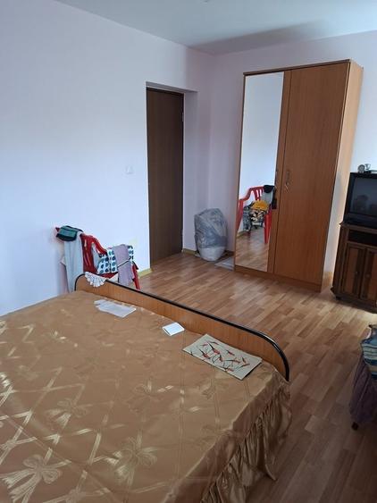 Casă cu 5 camere cu Teren 400 Mp în Prelungirea Ghencea
