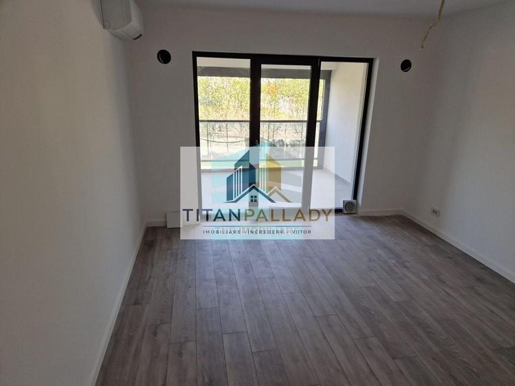 Apartament cu 3 camere decomandat în Titan
