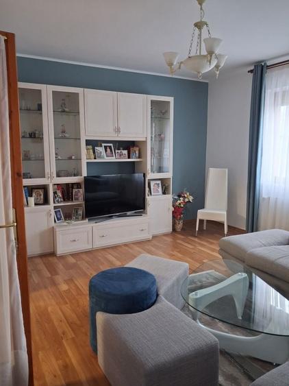 Casă cu 4 camere în Exterior Vest