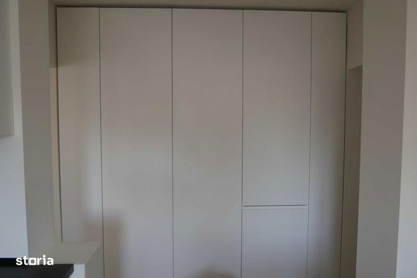 Apartament cu 4 camere, mobilat în Victoriei