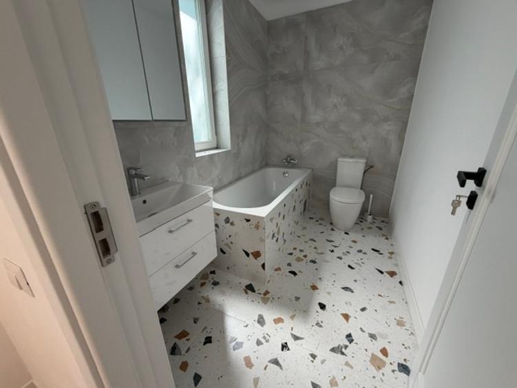 Duplex cu 4 camere cu Canalizare în Ferme