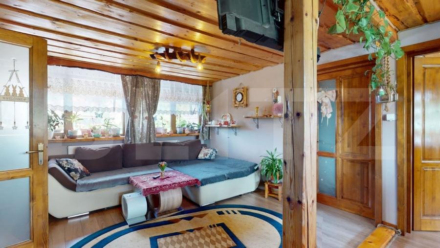 Casă individuală cu 18 camere cu Canalizare în Cernatu
