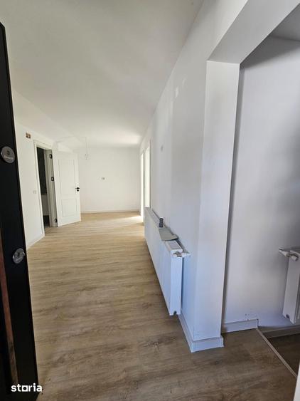 Casă cu 4 camere cu Teren 450 Mp în Calea București