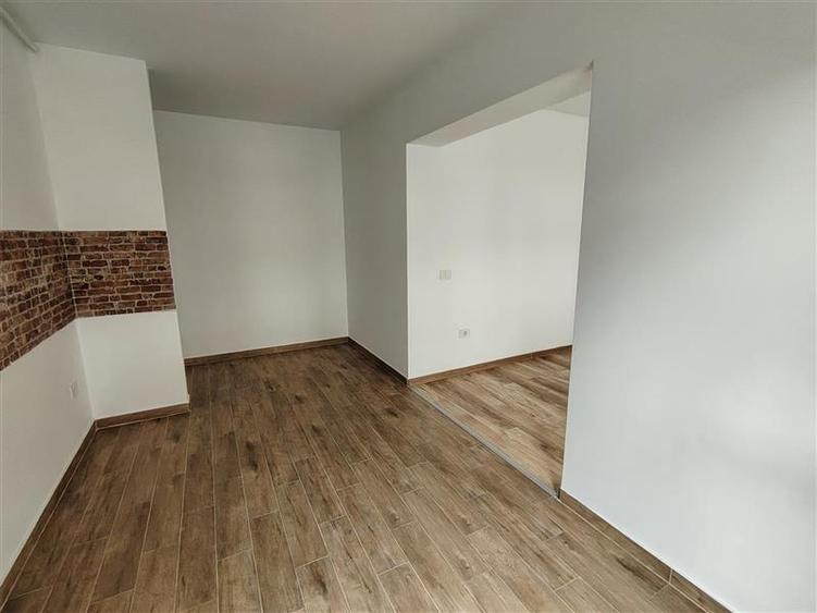 Apartament cu 2 camere decomandat în Tractorul