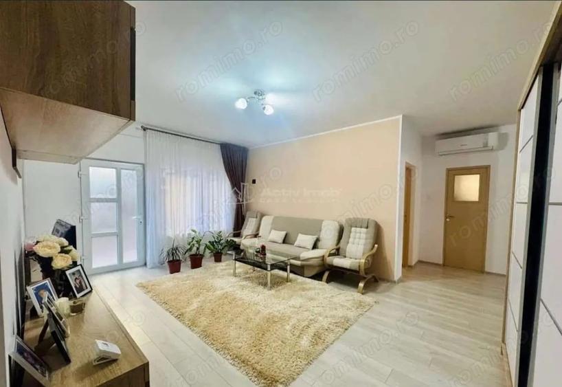Casă cu 10 camere cu Teren 50 Mp în Nord
