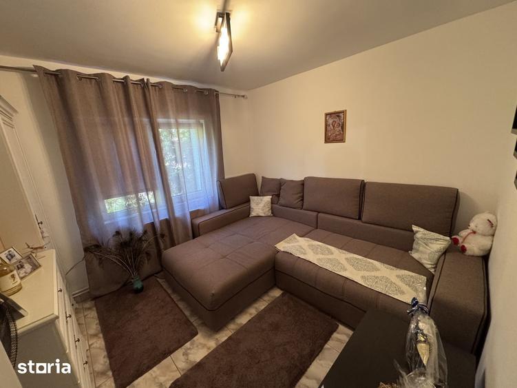 Apartament cu 4 camere decomandat în Micro 16