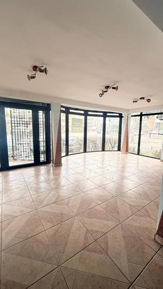 Spațiu comercial, de 111 mp, în Central