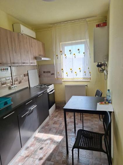 Garsonieră decomandată în Girocului