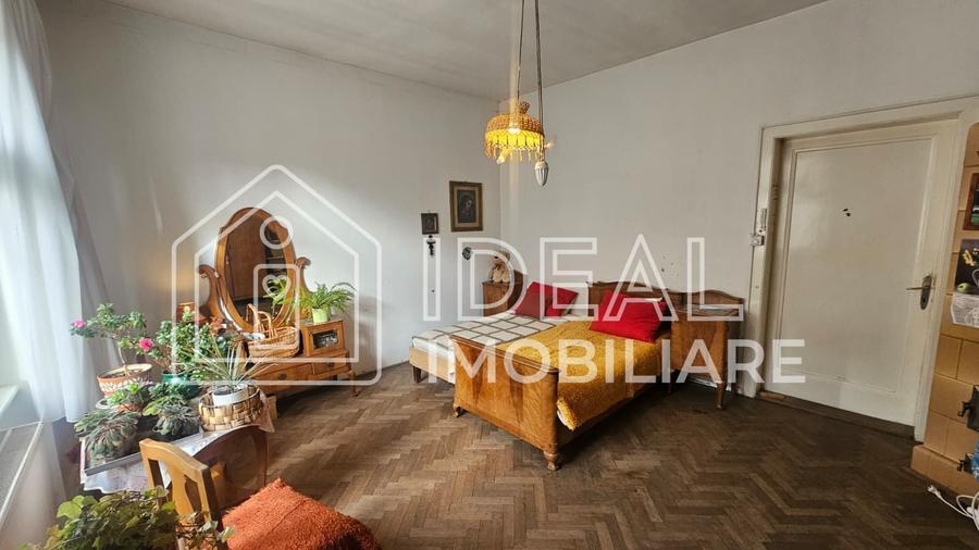 Casă individuală cu 6 camere cu Canalizare în Central