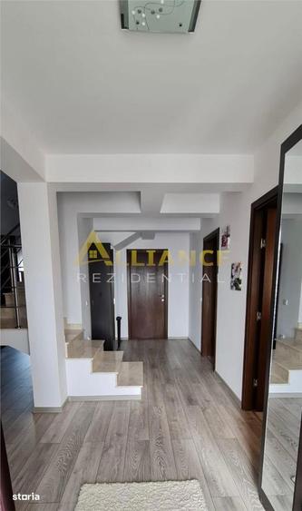 Casă cu 4 camere cu Teren 775 Mp în Brazi