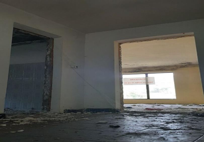 Casă individuală cu 9 camere cu Teren 1936 Mp în Central