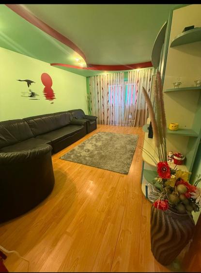 Apartament cu 3 camere decomandat în Slava Rusă