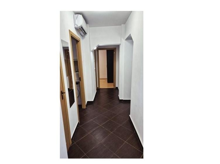 Apartament cu 3 camere în Tineretului