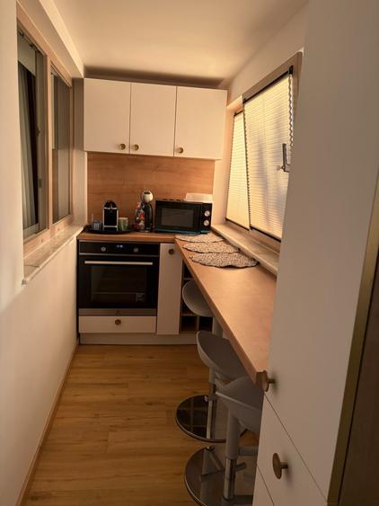 Apartament cu 3 camere semidecomandat în Faleza Nord