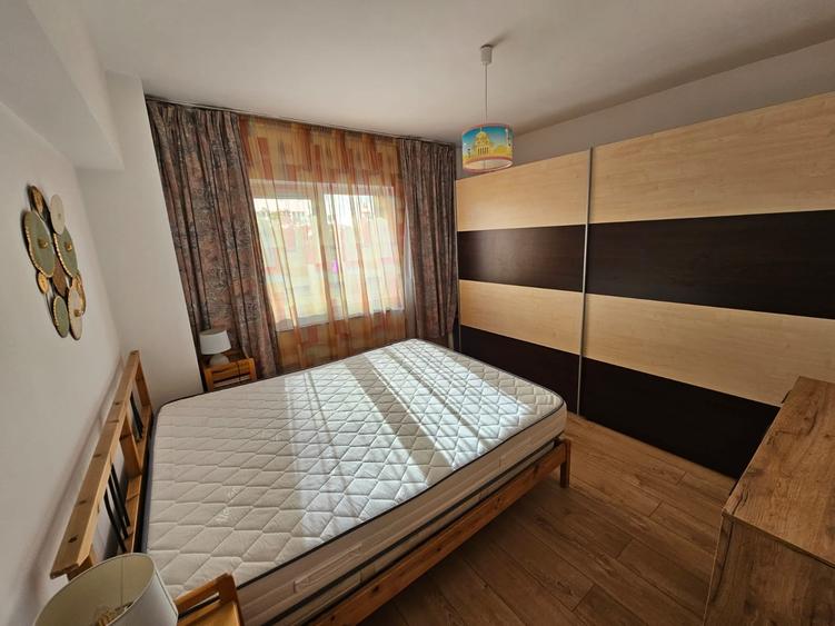 Apartament cu 4 camere semidecomandat, mobilat în Lizeanu