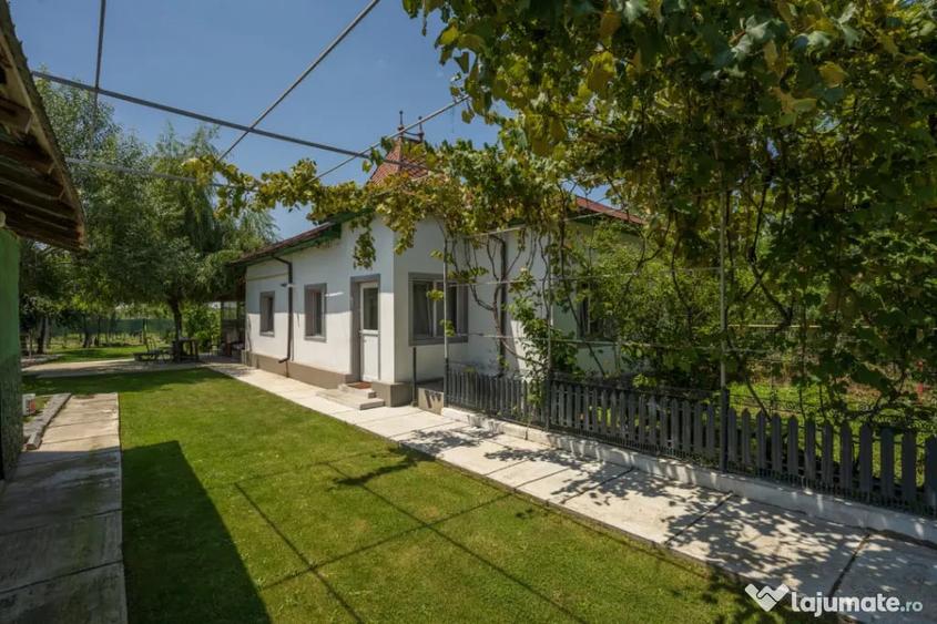 Casă cu 3 camere cu Teren 2200 Mp în Răcari