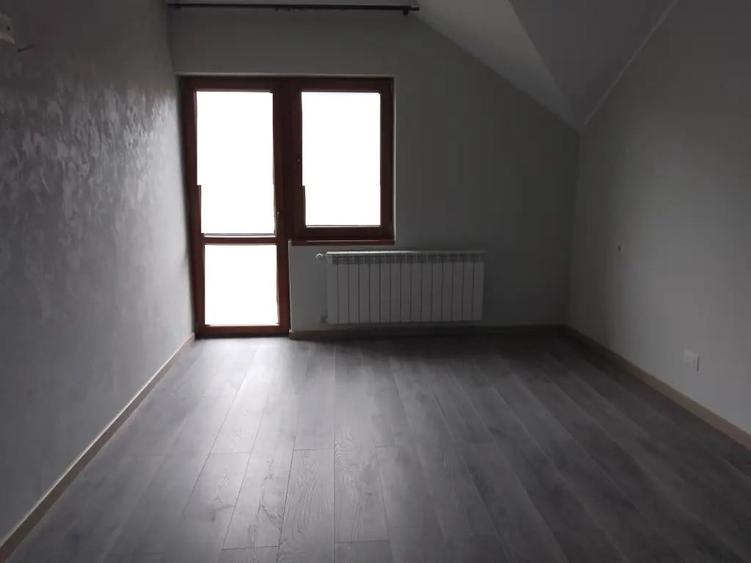 Casă cu 3 camere în Central