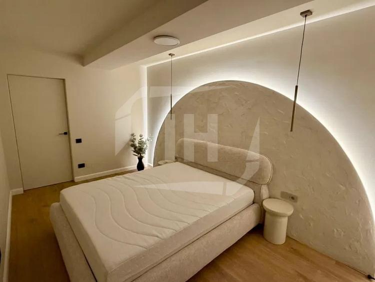 Apartament cu 2 camere semidecomandat, mobilat în Central