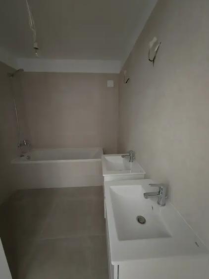 Apartament cu 3 camere decomandat în Sisești