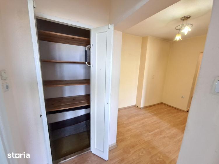 Apartament cu 3 camere decomandat în Burdea