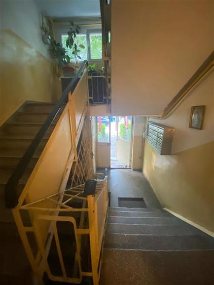 Apartament cu 3 camere semidecomandat, mobilat în Berceni