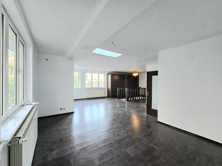 Apartament cu 6 camere nedecomandat, mobilat în Moșilor