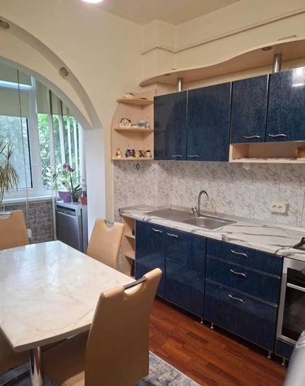 Apartament cu 4 camere decomandat în Cetate
