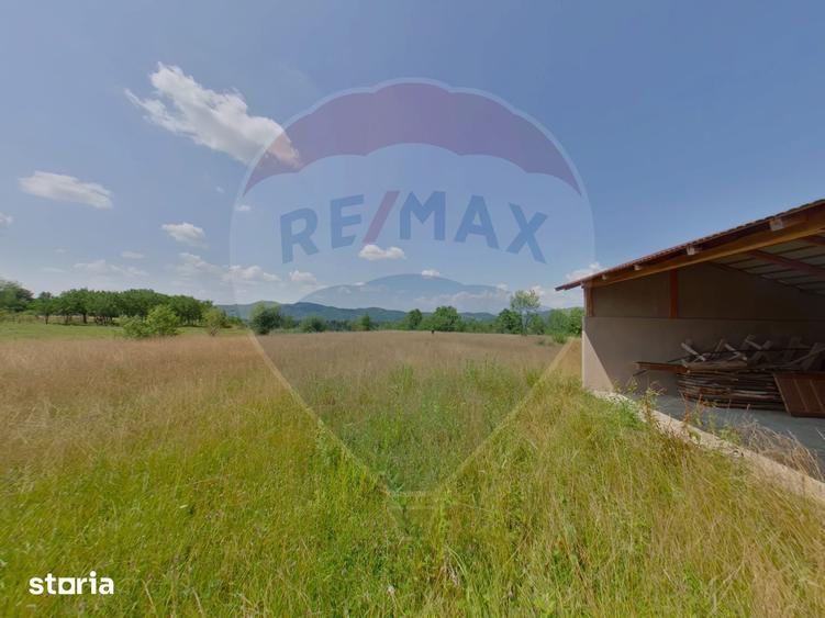 Casă cu 7 camere cu Teren 2124 Mp în Mara